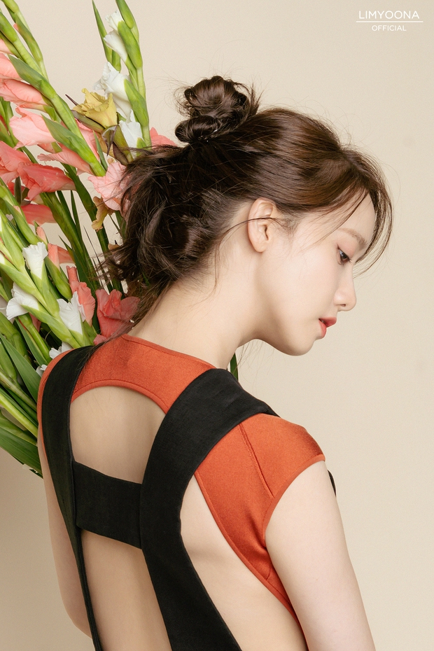 Hết Jennie, đến Yoona khiến netizen há hốc với màn để trần lưng trắng nõn ngọc ngà: Đây mới chính là level hở đỉnh cao! - Ảnh 3. Hết Jennie, đến Yoona khiến netizen há hốc với màn để trần lưng trắng nõn ngọc ngà: Đây mới chính là level hở đỉnh cao! - Ảnh 3.