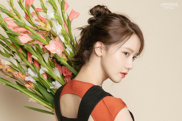 Hết Jennie, đến Yoona khiến netizen há hốc với màn để trần lưng trắng nõn ngọc ngà: Đây mới chính là level hở đỉnh cao! - Ảnh 4. Hết Jennie, đến Yoona khiến netizen há hốc với màn để trần lưng trắng nõn ngọc ngà: Đây mới chính là level hở đỉnh cao! - Ảnh 4.