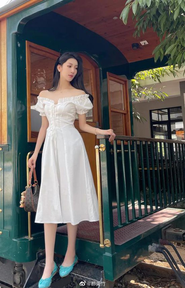 Hot girl 19 tuổi khiến Ngô Diệc Phàm thân bại danh liệt: Sinh viên trường danh giá top đầu Trung Quốc, visual xuất sắc nhưng bị nghi “dao kéo” - Ảnh 12. Hot girl 19 tuổi khiến Ngô Diệc Phàm thân bại danh liệt: Sinh viên trường danh giá top đầu Trung Quốc, visual xuất sắc nhưng bị nghi “dao kéo” - Ảnh 12.