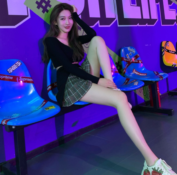 Hot girl 19 tuổi khiến Ngô Diệc Phàm thân bại danh liệt: Sinh viên trường danh giá top đầu Trung Quốc, visual xuất sắc nhưng bị nghi “dao kéo” - Ảnh 9. Hot girl 19 tuổi khiến Ngô Diệc Phàm thân bại danh liệt: Sinh viên trường danh giá top đầu Trung Quốc, visual xuất sắc nhưng bị nghi “dao kéo” - Ảnh 9.