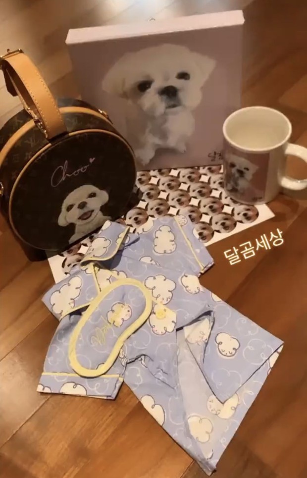 Sướng như cún cưng nhà Jisoo (BLACKPINK): Được tận 3 lãnh đạo cao cấp của Dior gửi thư tay, quà có giá gần 80 triệu đồng - Ảnh 9. Sướng như cún cưng nhà Jisoo (BLACKPINK): Được tận 3 lãnh đạo cao cấp của Dior gửi thư tay, quà có giá gần 80 triệu đồng - Ảnh 9.