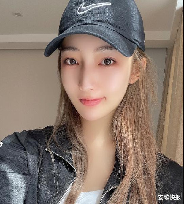 Hot girl 19 tuổi khiến Ngô Diệc Phàm thân bại danh liệt: Sinh viên trường danh giá top đầu Trung Quốc, visual xuất sắc nhưng bị nghi “dao kéo” - Ảnh 14. Hot girl 19 tuổi khiến Ngô Diệc Phàm thân bại danh liệt: Sinh viên trường danh giá top đầu Trung Quốc, visual xuất sắc nhưng bị nghi “dao kéo” - Ảnh 14.