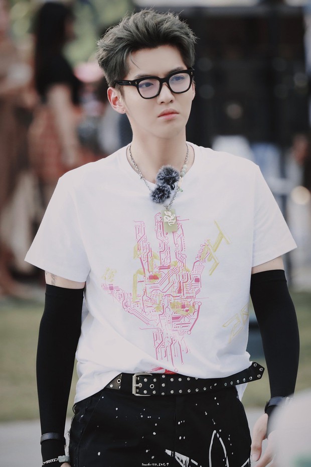 Ngô Diệc Phàm bị bóc phốt keo kiệt: Vui vẻ nhận quà ngàn đô xong chối bỏ fan vì không muốn trả tiền trà sữa - Ảnh 1.