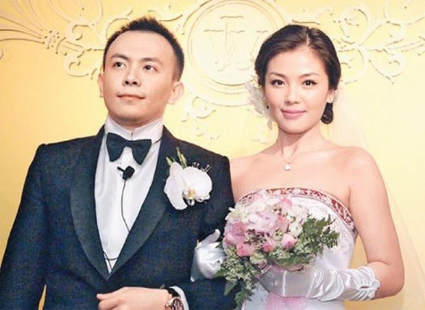 Mỹ nhân Thiên Long Bát Bộ: Tưởng lấy đại gia nào ngờ phải thay chồng gánh nợ nghìn tỷ, nai lưng nuôi cả nhà - Ảnh 4. Mỹ nhân Thiên Long Bát Bộ: Tưởng lấy đại gia nào ngờ phải thay chồng gánh nợ nghìn tỷ, nai lưng nuôi cả nhà - Ảnh 4.