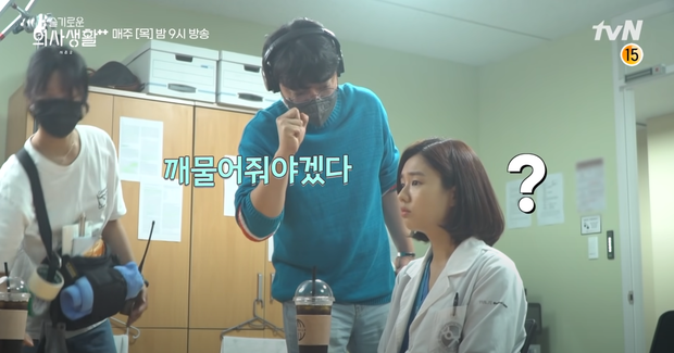 Nàng Đông bị xô ngã thô bạo ở hậu trường Hospital Playlist 2, Yoo Yeon Seok có cách xử lý siêu ngọt ngào! - Ảnh 8.