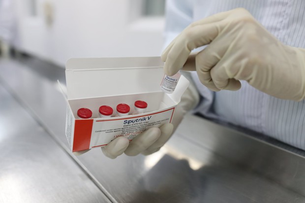 Ảnh: Cận cảnh quy trình gia công, đóng ống vaccine Sputnik V tại Việt Nam - Ảnh 10. Ảnh: Cận cảnh quy trình gia công, đóng ống vaccine Sputnik V tại Việt Nam - Ảnh 10.