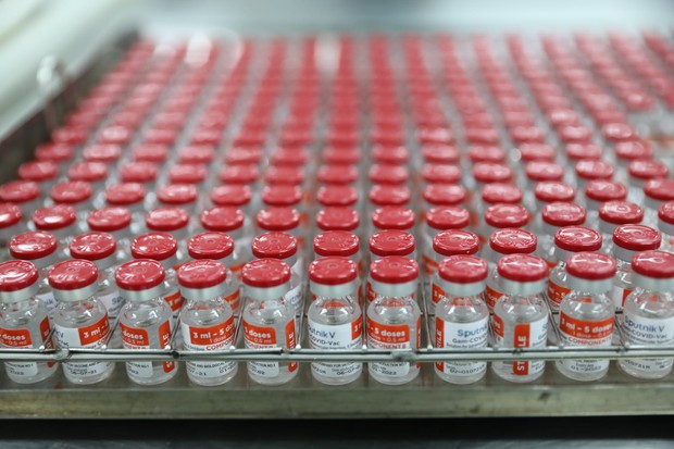 Ảnh: Cận cảnh quy trình gia công, đóng ống vaccine Sputnik V tại Việt Nam - Ảnh 11. Ảnh: Cận cảnh quy trình gia công, đóng ống vaccine Sputnik V tại Việt Nam - Ảnh 11.
