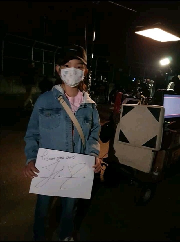 Jisoo (BLACKPINK) đã làm một fan nhí bật khóc, sự thật đằng sau hé lộ tính cách đời thường đáng yêu - Ảnh 2. Jisoo (BLACKPINK) đã làm một fan nhí bật khóc, sự thật đằng sau hé lộ tính cách đời thường đáng yêu - Ảnh 2.