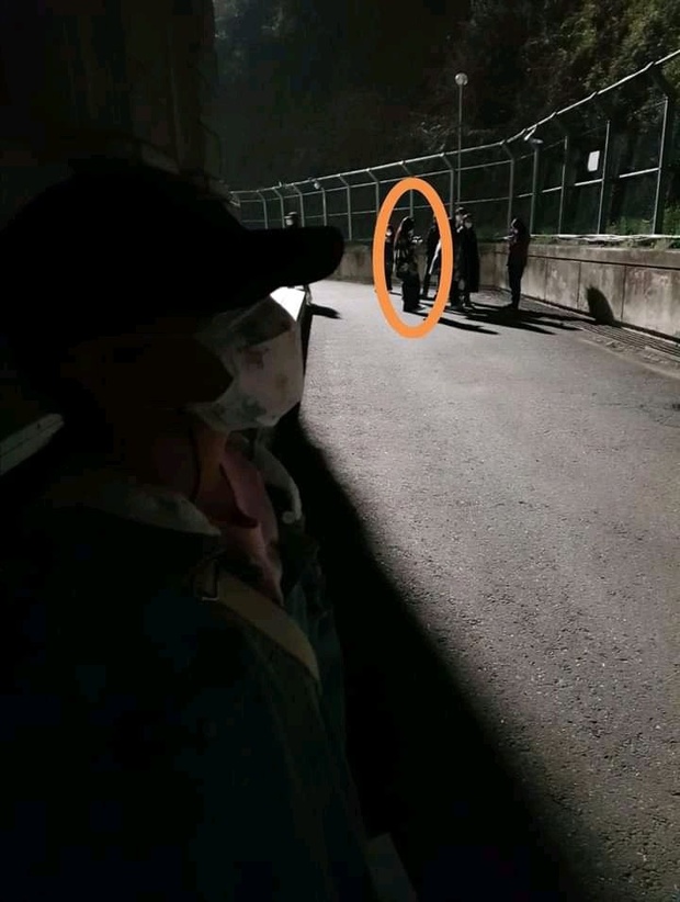 Jisoo (BLACKPINK) đã làm một fan nhí bật khóc, sự thật đằng sau hé lộ tính cách đời thường đáng yêu - Ảnh 3. Jisoo (BLACKPINK) đã làm một fan nhí bật khóc, sự thật đằng sau hé lộ tính cách đời thường đáng yêu - Ảnh 3.
