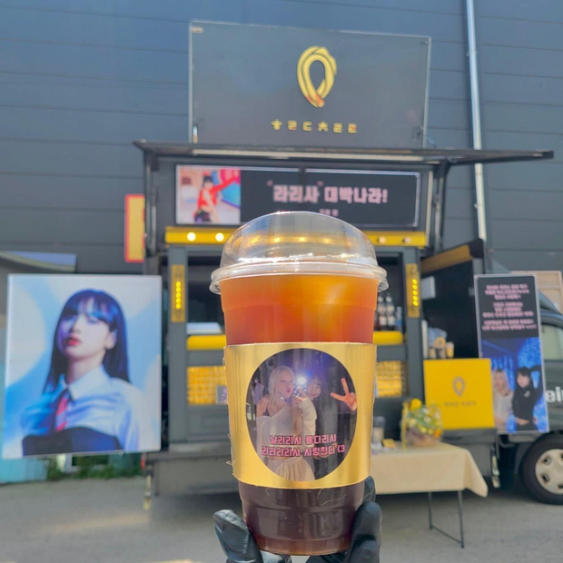 Clip mới nhất của Lisa đẹp ngỡ như teaser MV solo: Thần thái quyến rũ hết nấc, mái tóc khiến dân tình điên đảo - Ảnh 4. Clip mới nhất của Lisa đẹp ngỡ như teaser MV solo: Thần thái quyến rũ hết nấc, mái tóc khiến dân tình điên đảo - Ảnh 4.