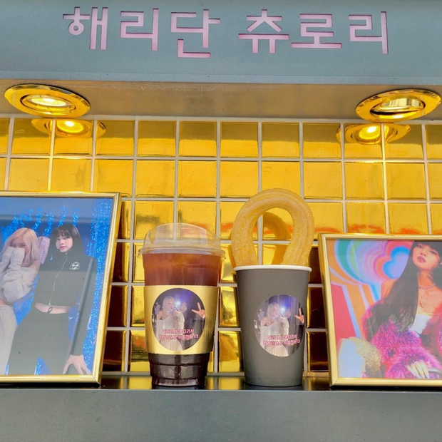 Rosé gửi xe tải cà phê đến phim trường quay MV solo của Lisa, BLINK đếm ngược ngày idol debut đi là vừa! - Ảnh 3. Rosé gửi xe tải cà phê đến phim trường quay MV solo của Lisa, BLINK đếm ngược ngày idol debut đi là vừa! - Ảnh 3.