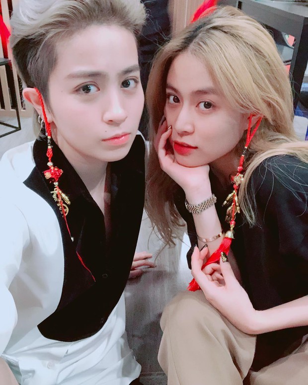 Rầm rộ ảnh cưới của Gil Lê và Hoàng Thuỳ Linh, cô dâu chú rể nắm tay như thật làm hội shipper dậy sóng - Ảnh 4. Rầm rộ ảnh cưới của Gil Lê và Hoàng Thuỳ Linh, cô dâu chú rể nắm tay như thật làm hội shipper dậy sóng - Ảnh 4.