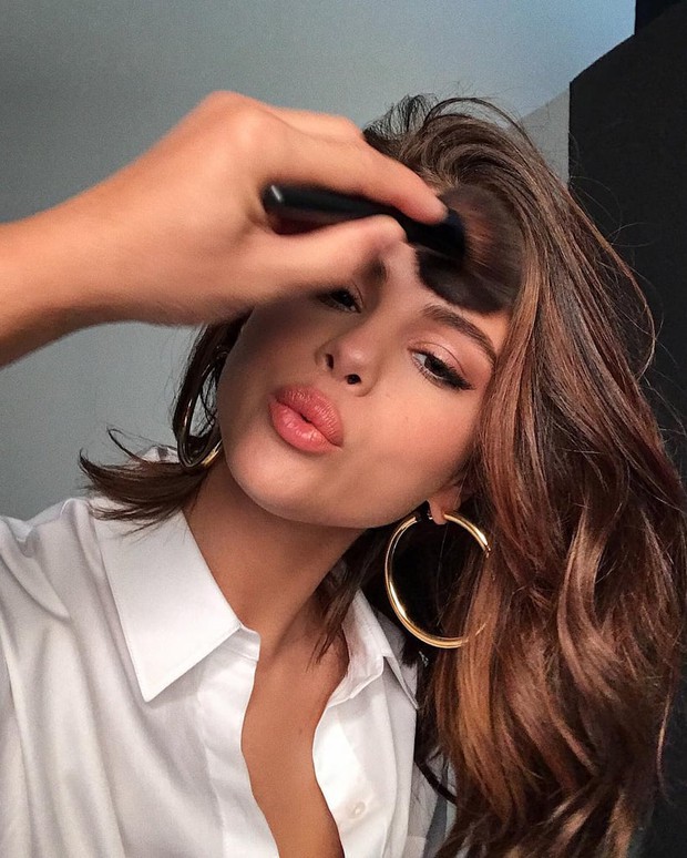 Chẳng phải tự dưng người ta lại gọi Selena Gomez là Nữ hoàng selfie, có lý do cả đấy! - Ảnh 1.