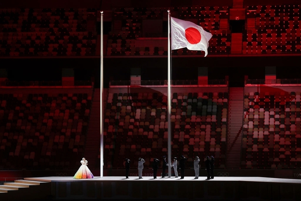 Trực tiếp lễ khai mạc Olympic 2020: Các đoàn thể thao bước ra trong nền nhạc sôi động - Ảnh 6.