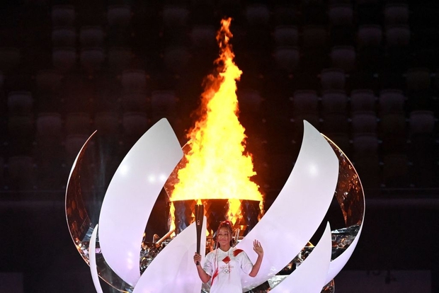 Đài lửa Olympic được thắp sáng, ngày hội thể thao lớn nhất thế giới chính thức bắt đầu!!! - Ảnh 1.