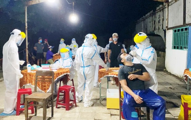 Đà Nẵng thêm 37 ca COVID-19 mới, có 2 ca cộng đồng là KTV gây mê và người ở Quảng Nam đến khám tại TTYT Cẩm Lệ - Ảnh 2. Đà Nẵng thêm 37 ca COVID-19 mới, có 2 ca cộng đồng là KTV gây mê và người ở Quảng Nam đến khám tại TTYT Cẩm Lệ - Ảnh 2.