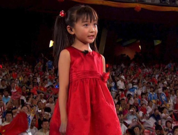 Từ Olympic Tokyo 2020, nhìn lại màn hát nhép gây phẫn nộ toàn thế giới tại Olympic Bắc Kinh 2008, người ra quyết định là đạo diễn huyền thoại - Ảnh 4. Từ Olympic Tokyo 2020, nhìn lại màn hát nhép gây phẫn nộ toàn thế giới tại Olympic Bắc Kinh 2008, người ra quyết định là đạo diễn huyền thoại - Ảnh 4.