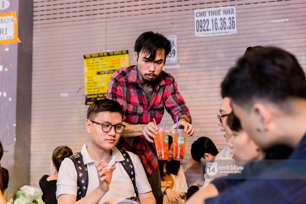 Giữa cơn sốt ai là rapper số 1 Việt Nam bỗng dưng netizen lại gọi tên anh trai bán trà dâu Đông Du, ủa gì vậy? - Ảnh 3.