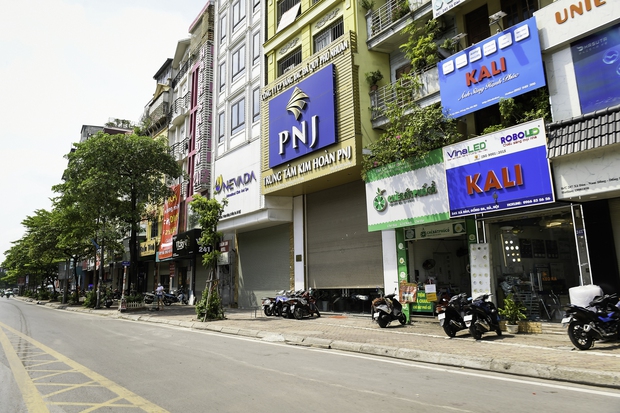 Chủ quán ăn ở Hà Nội trước giờ đóng cửa: 20 năm chưa từng gặp khó khăn như dịch bệnh lần này, càng bán càng lỗ - Ảnh 11.