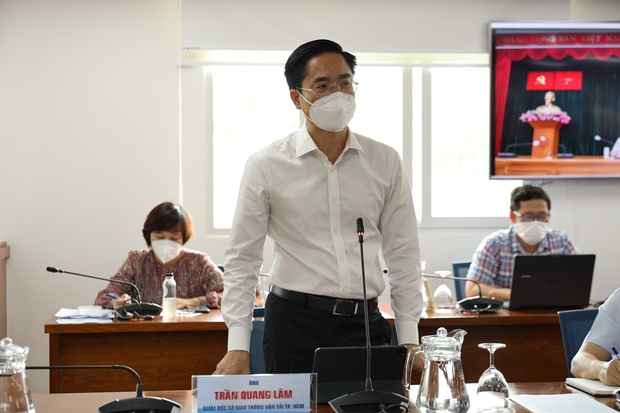 TP.HCM: 2/3 người đi xe máy là shipper, bắt buộc ra đường chỉ để vận chuyển hàng thiết yếu - Ảnh 1.