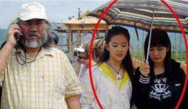 Ảnh ngày còn phèn của mỹ nhân Cbiz: Không chỉ chuyện xấu đẹp, đầy bằng chứng dao kéo đây này! - Ảnh 4. Ảnh ngày còn phèn của mỹ nhân Cbiz: Không chỉ chuyện xấu đẹp, đầy bằng chứng dao kéo đây này! - Ảnh 4.