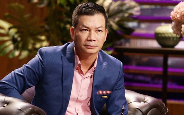 Gió tầng nào gặp mây tầng đó: Shark Hưng học 1 ĐH dễ quá nên học luôn 2-3 trường, 4 lần tốt nghiệp Thạc sĩ, bà xã không kém cạnh thông thạo 6 thứ tiếng! - Ảnh 1.