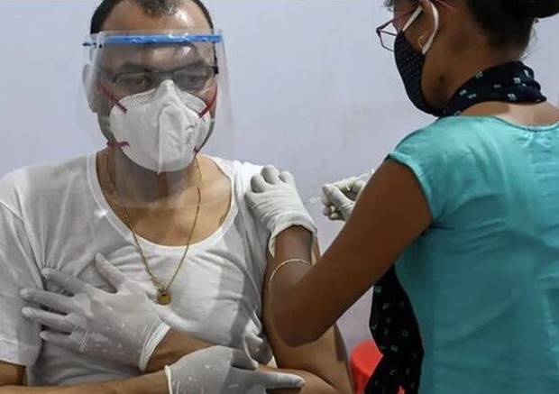 Người đàn ông phấn khởi đi tiêm vaccine COVID-19, ai ngờ bị lừa tiêm thuốc triệt sản - Ảnh 1. Người đàn ông phấn khởi đi tiêm vaccine COVID-19, ai ngờ bị lừa tiêm thuốc triệt sản - Ảnh 1.