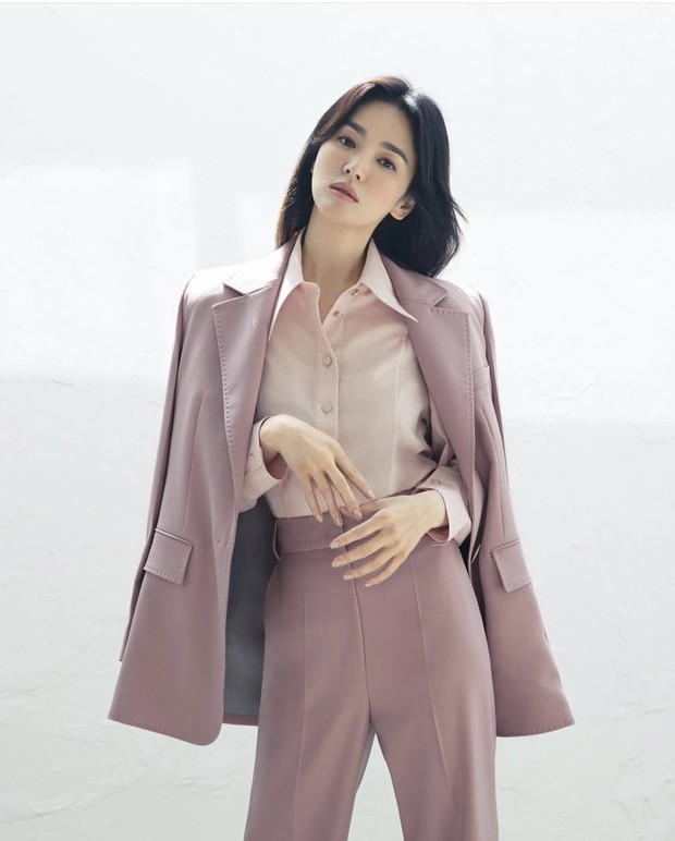 Tình cũ và tình mới Hyun Bin đọ sắc cực gắt: Nhan sắc cân não, nghía đến body Son Ye Jin nhỉnh hơn hẳn Song Hye Kyo? - Ảnh 10.