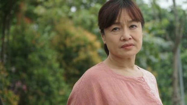 3 bà mẹ hot nhất Hương Vị Tình Thân chung khung hình: Nhìn cô Bích giúp việc trẻ trung, xì tin nào kém cặp Xuân - Sa? - Ảnh 5. 3 bà mẹ hot nhất Hương Vị Tình Thân chung khung hình: Nhìn cô Bích giúp việc trẻ trung, xì tin nào kém cặp Xuân - Sa? - Ảnh 5.