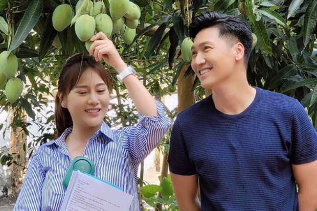 Hé lộ hậu trường xúc động của Hương Vị Tình Thân: Long đi tìm Nam giữa đêm mưa nhưng cô lướt qua như người xa lạ? - Ảnh 7. Hé lộ hậu trường xúc động của Hương Vị Tình Thân: Long đi tìm Nam giữa đêm mưa nhưng cô lướt qua như người xa lạ? - Ảnh 7.