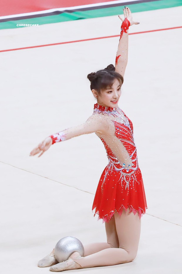 Dàn nữ thần huyền thoại của đại hội thể thao idol: Tzuyu mê hoặc đạo diễn Thor, Irene chưa hot bằng idol xứ Trung nổi sau 1 đêm - Ảnh 31.