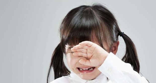 Con gái 5 tuổi thường xuyên khóc lóc giữa đêm, người mẹ quyết tâm đi rình, đến khi vạch áo con phát hiện sự thật khiến chị hối hận mãi - Ảnh 3.