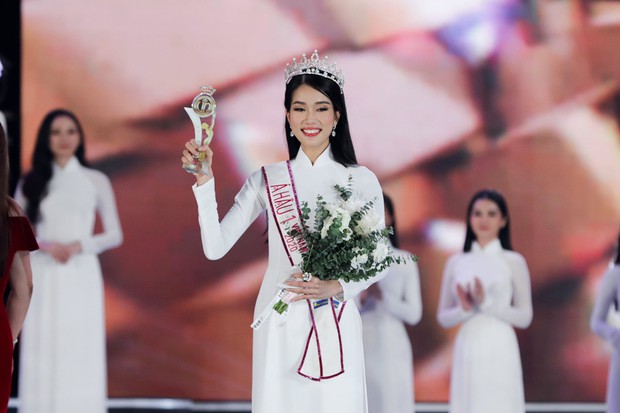 Bị đồn chi tiền mua giải, 1 nàng hậu 9X có “pro5” khủng vừa đăng quang lên tiếng đáp trả bằng 1 câu chắc nịch! - Ảnh 4. Bị đồn chi tiền mua giải, 1 nàng hậu 9X có “pro5” khủng vừa đăng quang lên tiếng đáp trả bằng 1 câu chắc nịch! - Ảnh 4.