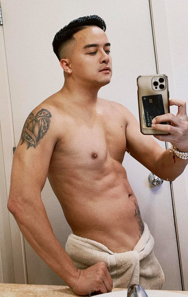 Tung ảnh bán nude khoe cơ bắp cuồn cuộn, Cao Thái Sơn bị antifan mỉa mai không nam tính liền đáp trả gắt luôn! - Ảnh 3. Tung ảnh bán nude khoe cơ bắp cuồn cuộn, Cao Thái Sơn bị antifan mỉa mai không nam tính liền đáp trả gắt luôn! - Ảnh 3.