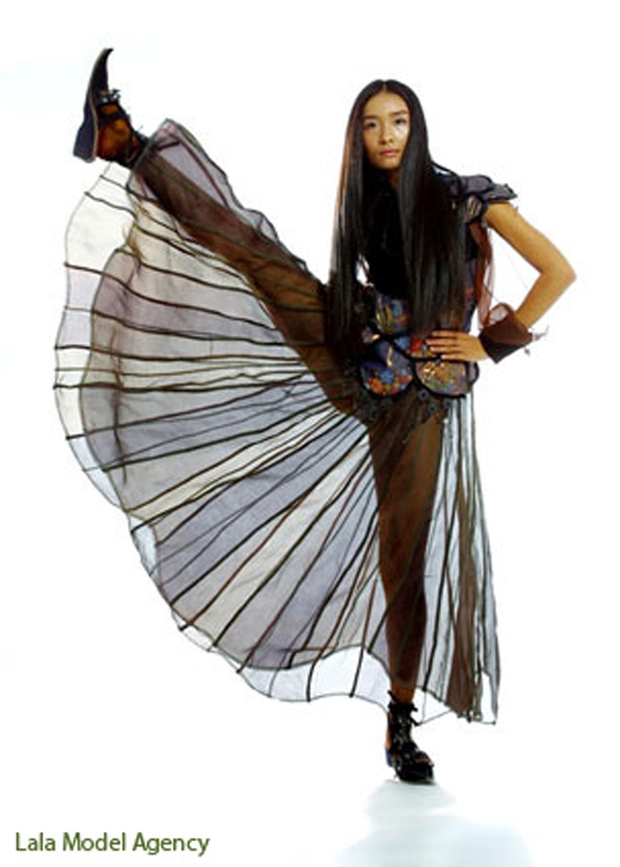 Bình chọn màn đá chân khét nhất làng mẫu: Hà Hồ - Thanh Hằng ở cái tầm, Lukkade diễn ra sao mà bị chê thế? - Ảnh 2.