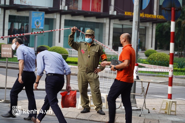 NÓNG: Hà Nội phong toả Vincom Bà Triệu, truy vết khẩn cấp liên quan bảo vệ nghi nhiễm Covid-19 - Ảnh 6.