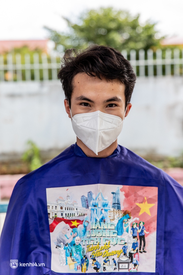 Sân khấu đặc biệt: Nơi ca sĩ Phương Thanh và các nghệ sĩ biểu diễn cho 4.000 F0 tại bệnh viện dã chiến - Ảnh 3. Sân khấu đặc biệt: Nơi ca sĩ Phương Thanh và các nghệ sĩ biểu diễn cho 4.000 F0 tại bệnh viện dã chiến - Ảnh 3.