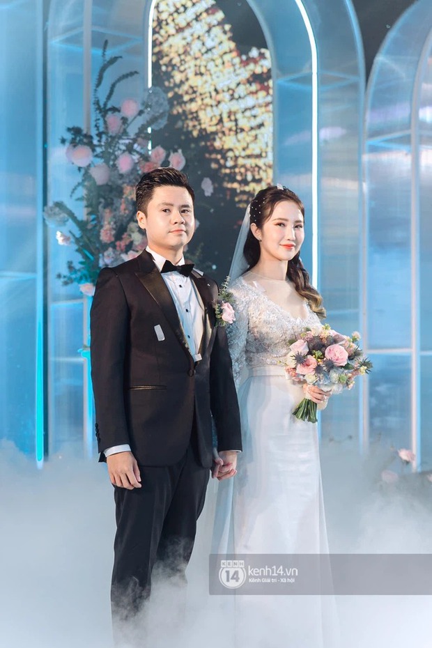 Vợ TGĐ Phan Thành check-in ở background thương hiệu nhà họ Phan, chắc là về ở biệt thự trong mùa dịch đây mà - Ảnh 1.