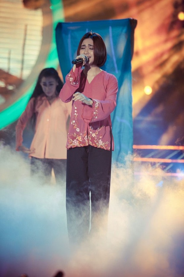 GK Hoài Linh từng bị chỉ trích vì Hòa Minzy bị loại khỏi Gương Mặt Thân Quen 5 năm về trước - Ảnh 1.