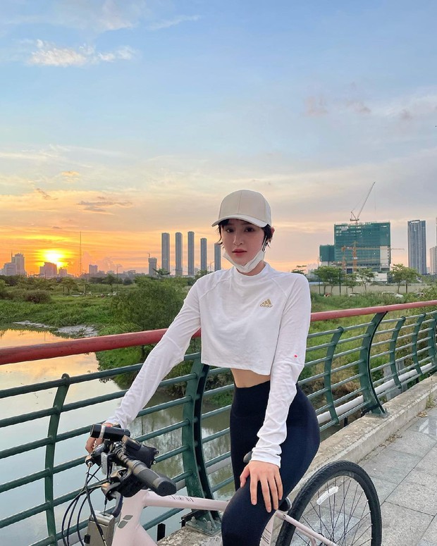 Loạt sao Việt rần rần check-in chạy xe đạp: Có người lên hình như chụp tạp chí, riêng Tóc Tiên ai cũng tưởng mới đi đánh lộn vì 1 lí do - Ảnh 13.