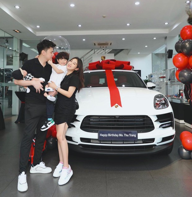 Sắm 2 xe sang + 2 căn chung cư trong chưa đầy 2 năm, vợ chồng Trang Lou - Tùng Sơn giàu cỡ nào? - Ảnh 2.