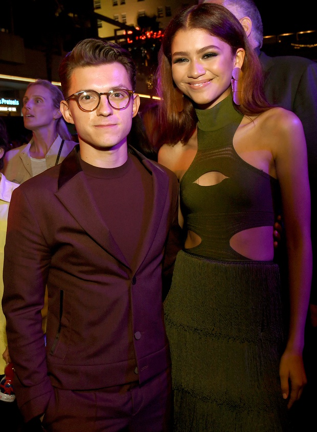 HOT: Cặp đôi “Người nhện” Tom Holland và Zendaya chính thức hẹn hò, lộ ảnh hôn hít cực nóng trong xe - Ảnh 9. HOT: Cặp đôi “Người nhện” Tom Holland và Zendaya chính thức hẹn hò, lộ ảnh hôn hít cực nóng trong xe - Ảnh 9.