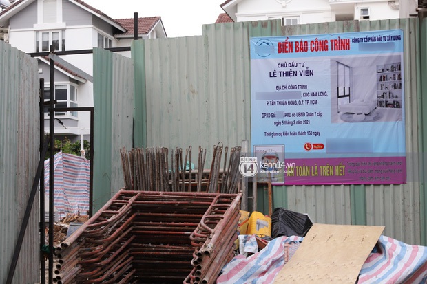 Thuỷ Tiên - Công Vinh bị netizen soi điểm khó hiểu ở biệt thự đang xây: Chủ đầu tư ở giấy phép và ở biển công trình khác hẳn nhau? - Ảnh 2.