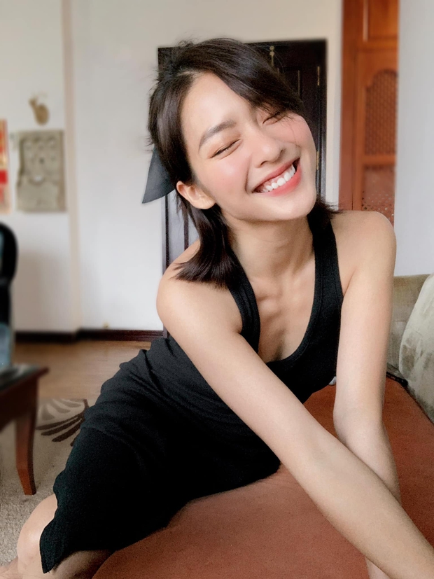 Khả Ngân lộ diện trong tiệc sinh nhật sau khi nhập viện vì sốt và ho ra máu, mặt tươi rói nhưng body 42kg gầy gò đáng lo - Ảnh 6.