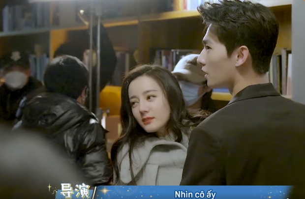 Nhiệt Ba được Dương Dương bế thốc cực tình tứ ở hậu trường, có mùi phim giả tình thật nồng nặc luôn rồi đấy! - Ảnh 2.