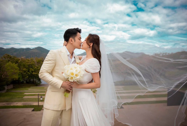 Ông xã doanh nhân kém 10 tuổi tặng hẳn xế hộp sang xịn cho con gái Hoa hậu Thu Hoài, hé lộ cả cách xưng hô đặc biệt - Ảnh 4.
