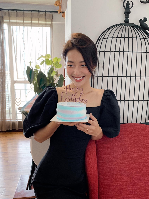 Khả Ngân lộ diện trong tiệc sinh nhật sau khi nhập viện vì sốt và ho ra máu, mặt tươi rói nhưng body 42kg gầy gò đáng lo - Ảnh 3.