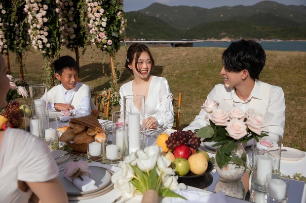 Vợ chồng Hoa hậu Thu Hoài đưa các con ăn uống sang chảnh ở Mỹ, nhan sắc ái nữ nóng bỏng pro5 khủng giật trọn spotlight - Ảnh 8. Vợ chồng Hoa hậu Thu Hoài đưa các con ăn uống sang chảnh ở Mỹ, nhan sắc ái nữ nóng bỏng pro5 khủng giật trọn spotlight - Ảnh 8.