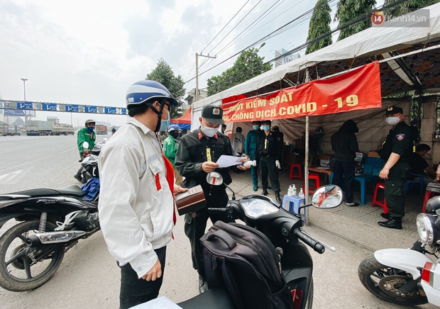 Ngày đầu Đồng Nai áp dụng hộ chiếu xét nghiệm Covid-19: Người dân thắc mắc vì sao giá xét nghiệm mỗi nơi mỗi khác? - Ảnh 3.