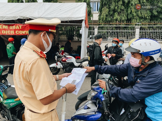 Ngày đầu Đồng Nai áp dụng hộ chiếu xét nghiệm Covid-19: Người dân thắc mắc vì sao giá xét nghiệm mỗi nơi mỗi khác? - Ảnh 5.